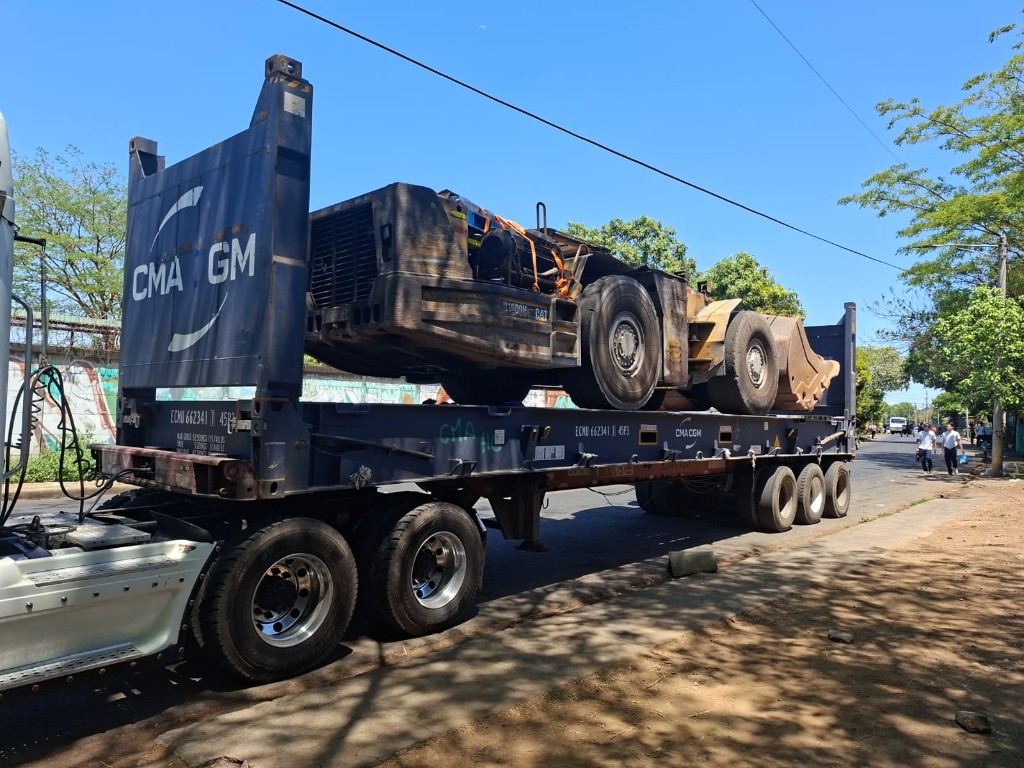 Carga especial sobre flat rack lista para pesaje certificado y emisión de VGM